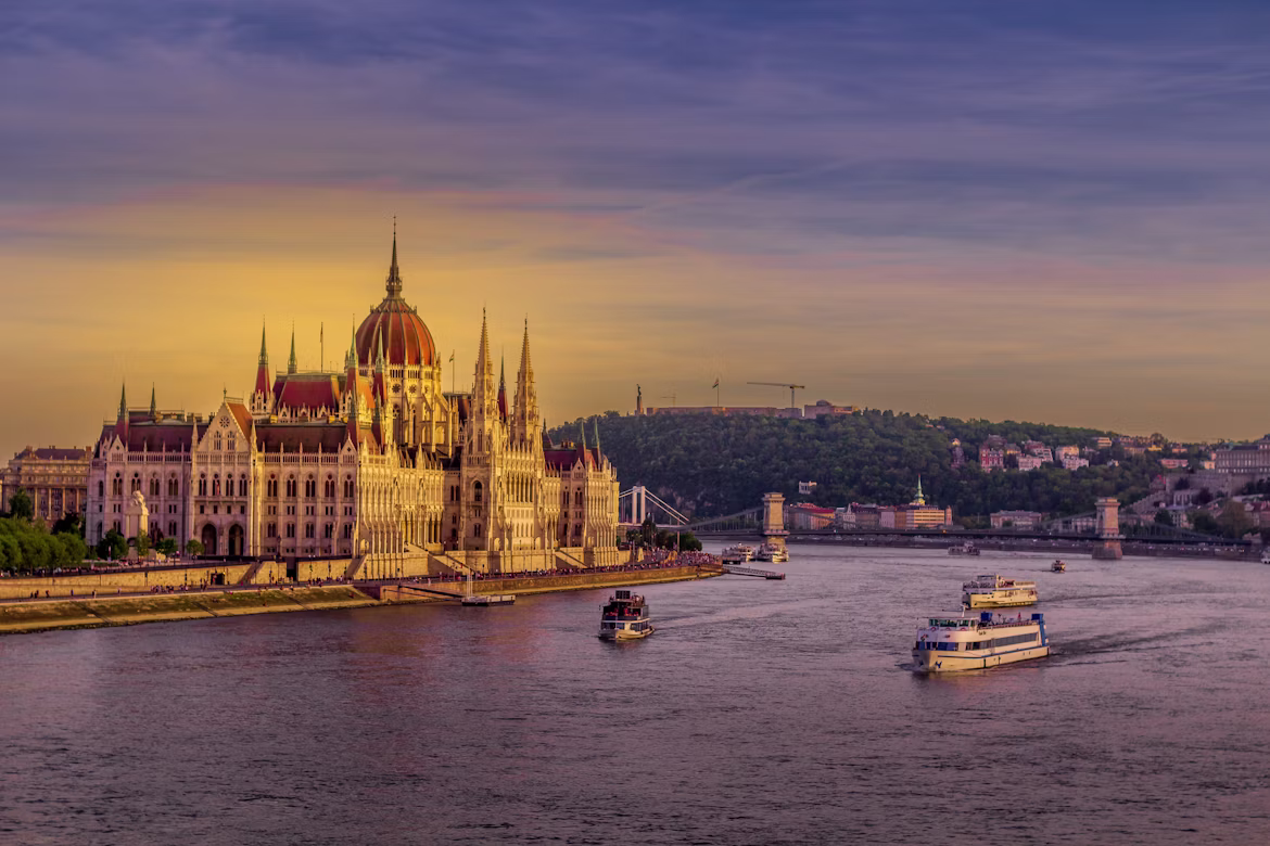 River cruise on the Danube — Budapest Hungarian Parliament Building