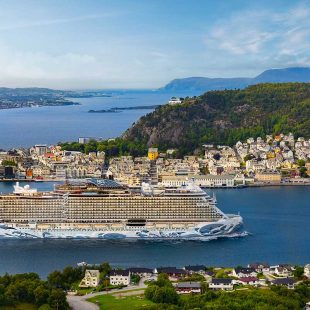 Setting-Sail-Your-Ultimate-Cruise-FAQ-for-Exploring-the-World